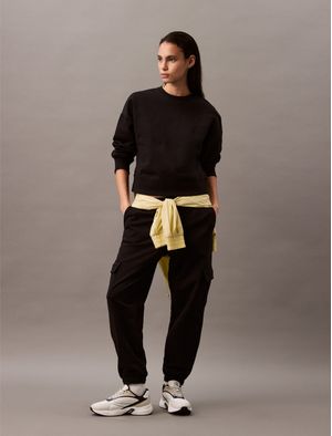 Jogger-Calvin-Klein-Cargo-Monograma-Mujer-Negro
