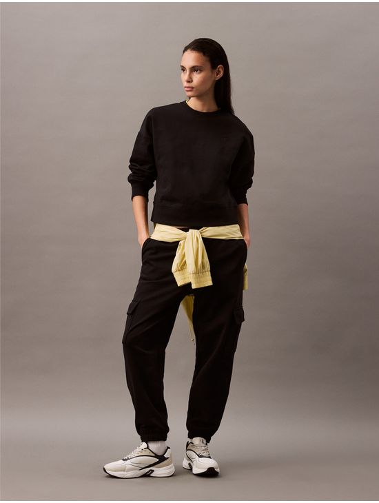Jogger-Calvin-Klein-Cargo-Monograma-Mujer-Negro