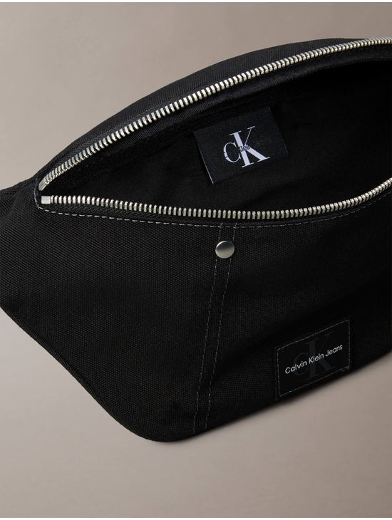 Cangurera-Calvin-Klein-Workwear-Monologo-Negro
