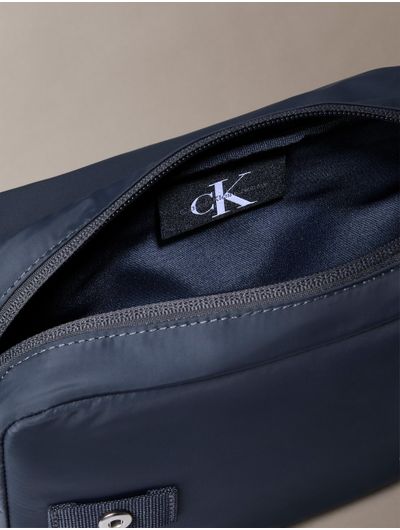 Bandolera-Calvin-Klein-Flap-Monologo-Azul