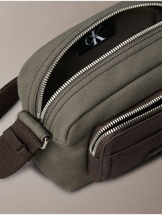 Bandolera-Calvin-Klein-Camera-Monologo-Hombre-Verde