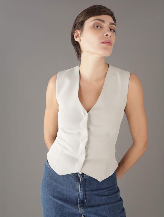Chaleco-Calvin-Klein-con-Logo-en-Placa-Metalica-Mujer-Gris