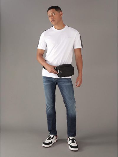 Cangujera-Calvin-Klein-Jeans-con-Monograma-en-Relieve-Hombre-Negro