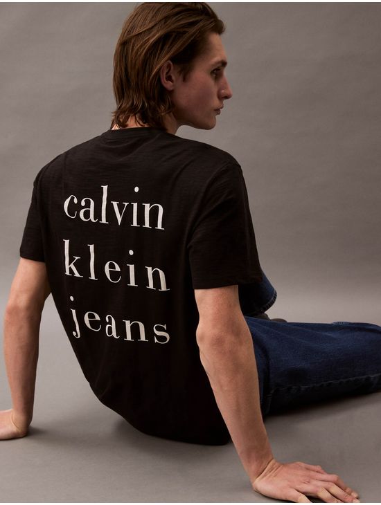 Playera-Calvin-Klein-Logo-en-Espalda-Hombre-Negro