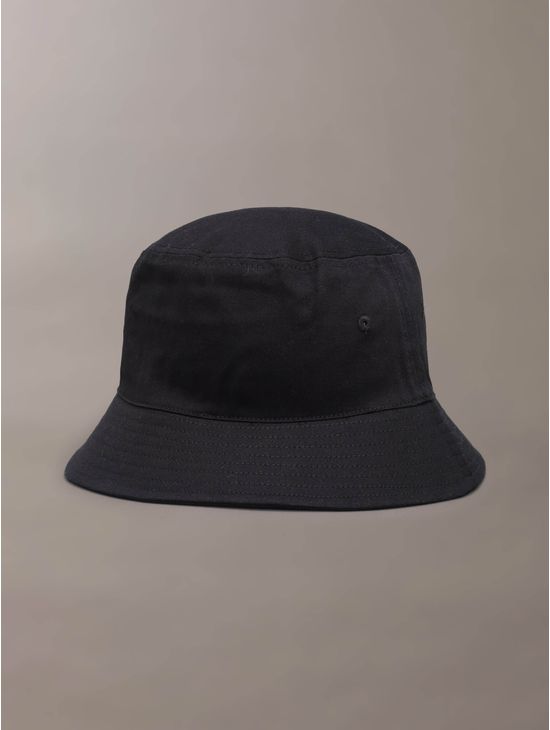 Gorro-Calvin-Klein-con-Monograma-Bordado-Mujer-Negro