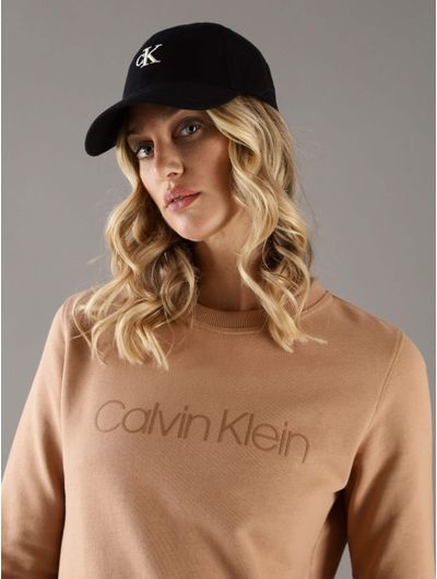 Gorra-Calvin-Klein-con-Monograma-Bordado-Mujer-Negro