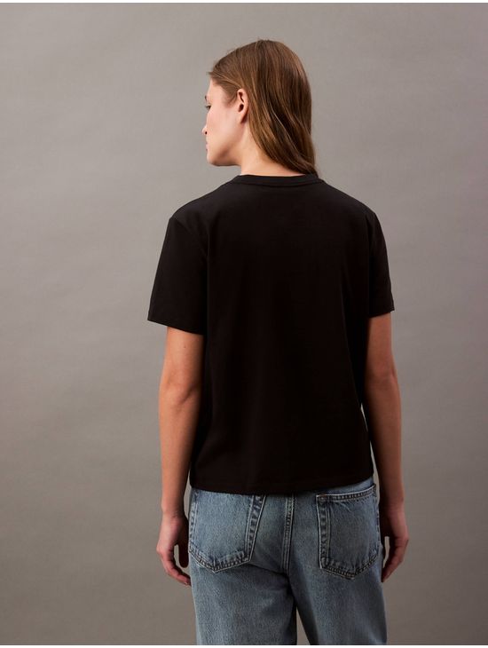 Playera-Calvin-Klein-Diseño-Estampado-Mujer-Negro