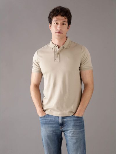 Polo-Calvin-Klein-con-Monograma-Bordado-Hombre-Cafe