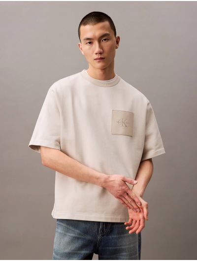 Playera-Calvin-Klein-Oversized-Patch-Hombre-Beige