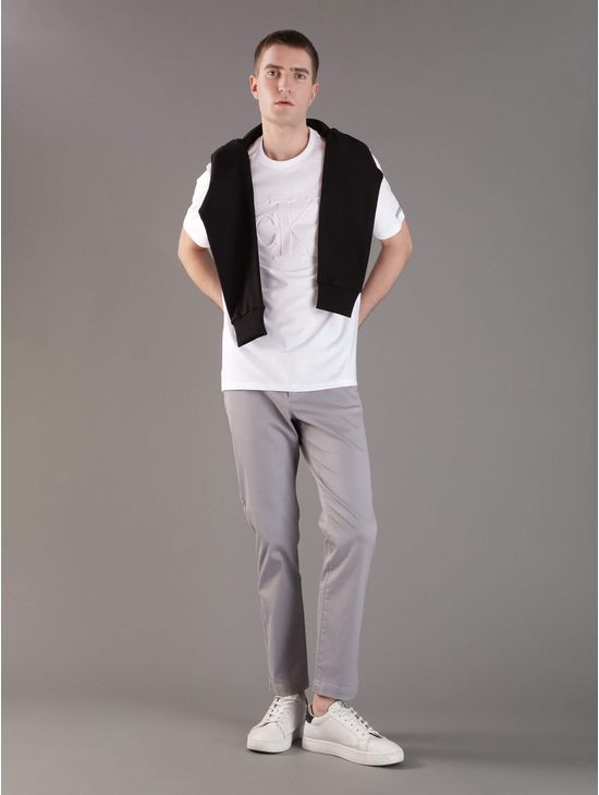 Playera-Calvin-Klein-con-Monograma-Relieve-Hombre-Blanco