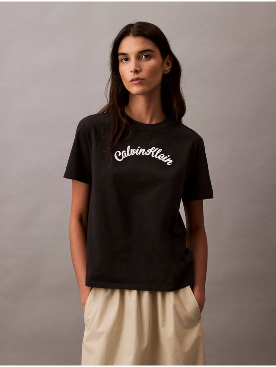 Playera-Calvin-Klein-Logo-Estampado-Mujer-Negro