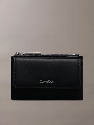 Tarjetero-Calvin-Klein-con-Placa-Logo-Mujer-Negro