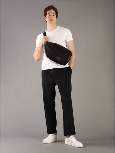 Cangurera-Calvin-Klein-con-Monograma-Hombre-Negro