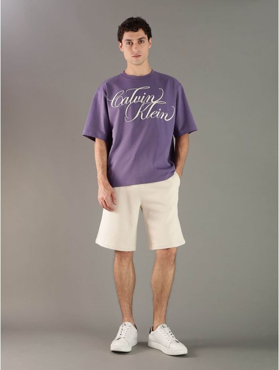 Playera-Calvin-Klein-con-Logo-Firma-Hombre-Morado