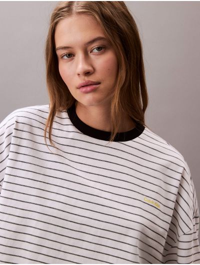 Playera-Calvin-Klein-Boxy-Logo-Contraste-Mujer-Blanco