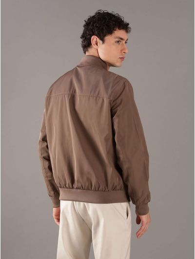 Chamarra-Calvin-Klein-con-Monograma-Bordado-Hombre-Cafe