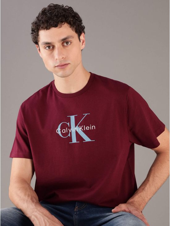 Playera-Calvin-Klein-Jeans-con-Monologo-Estampado-Hombre-Rojo