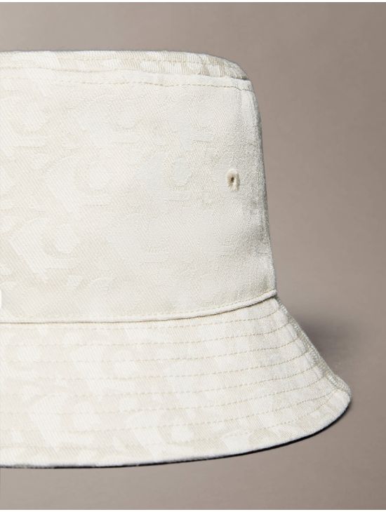 Bucket-Calvin-Klein-Jacquard-Monograma-Blanco