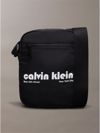 Bolsa-Calvin-Klein-Crossbody-con-Logo-Estampado-Hombre-Negro-4G3180G-001