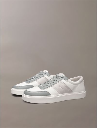 Tenis-Calvin-Klein-con-Logotipo-Grabado-Hombre-Gris-HM0HM01898-0IN