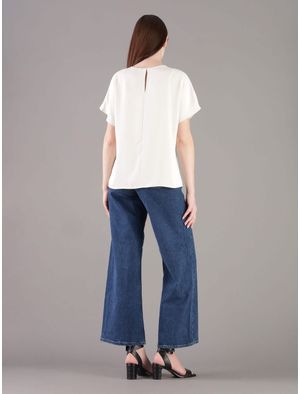 Blusa-Calvin-Klein-Placa-Grabada-Mujer-Beige