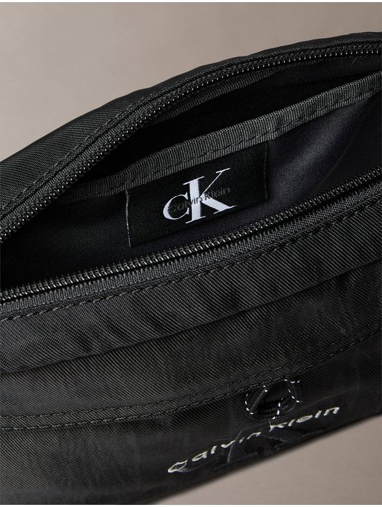 Camera-Bag-Calvin-Klein-Bold-Hombre-Negro