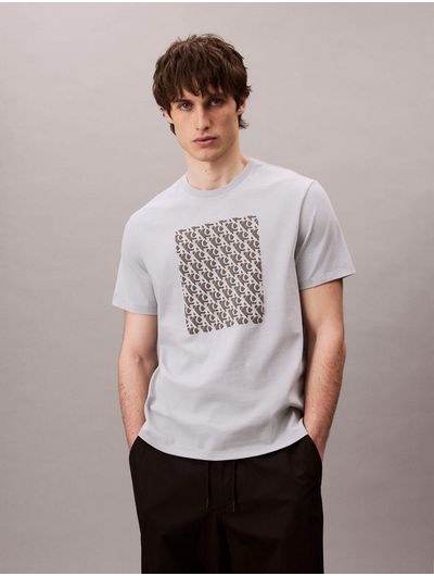 Playera-Calvin-Klein-Grafico-Estampado-Monograma-Hombre-Gris-4RC841G-020