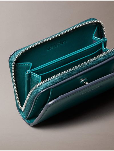 Cartera-Calvin-Klein-Zip-Around-Mujer-Azul-4F1075G-301