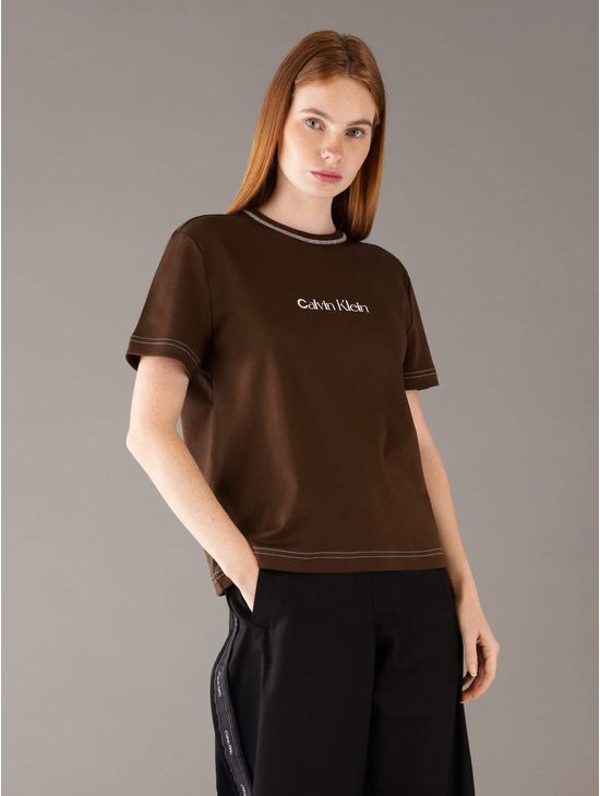 Playera-Calvin-Klein-Jeans-con-Bordado-Logotipo-Mujer-Cafe-47D213G-201