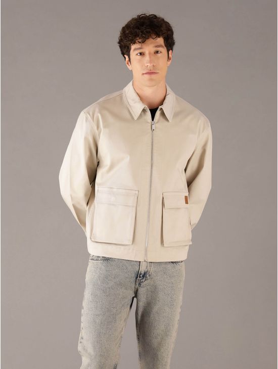 Chamarra-Calvin-Klein-Jeans-con-Monograma-Parche-Hombre-Beige-4RD401G-230