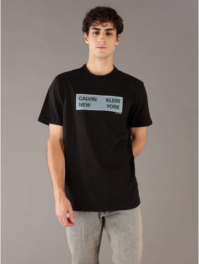 Playera-Calvin-Klein-Jeans-con-Estampado-Logotipo-Hombre-Negro-4RD816G-001