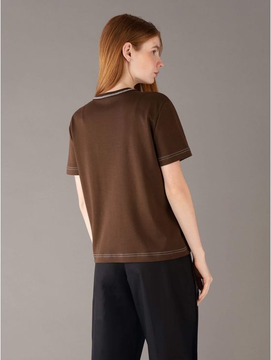 Playera-Calvin-Klein-Jeans-con-Bordado-Logotipo-Mujer-Cafe-47D213G-201