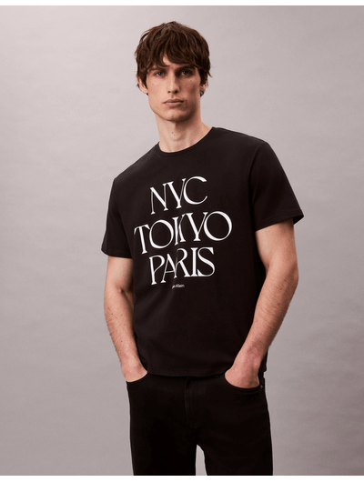 Playera-grafica-Flagship-City-Calvin-Klein-Hombre-Negro-4RD809G-001