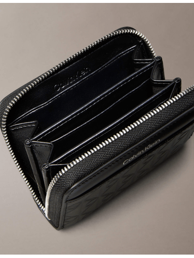 Cartera-Zip-Around-Emblema-Calvin-Klein-Mujer-Negro-4F1081G-001