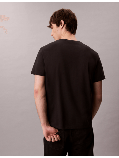 Playera-grafica-Flagship-City-Calvin-Klein-Hombre-Negro-4RD809G-001