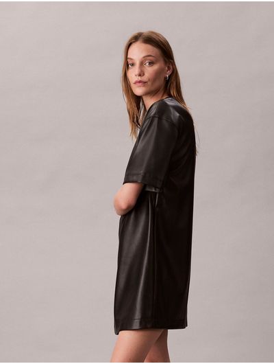 Vestido-Mini-Tipo-Camiseta-en-Cuero-Sintetico-Calvin-Klein-Mujer-Negro-44D058G-001