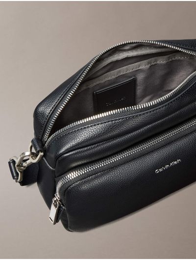 Camera-Bag-Calvin-Klein-Hombre-Negro-4D3159G-UB1
