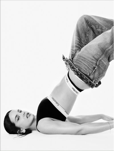 fa25_organic_no_logo_1080x1080_ROSALIA_CKU_W_ICON_CTN_90S_1