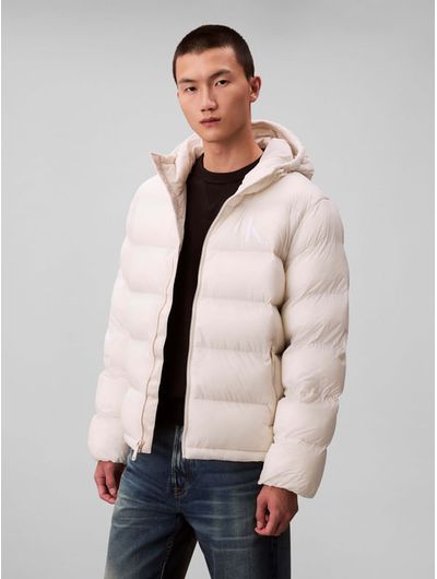 Chamarra-Acolchada-con-Monograma-Calvin-Klein-Hombre-Beige-4RD528G-100