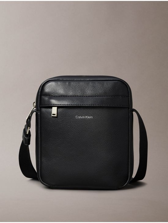 Bolso-Reporter-Calvin-Klein-Hombre-Negro-4D3160G-UB1