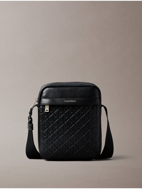 Bolso-Reporter-Calvin-Klein-Emblema-Hombre-Negro-4D3204G-UB1