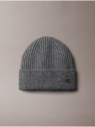 Gorro-Beanie-Emblema-Calvin-Klein-Hombre-Gris-4D8032G-021