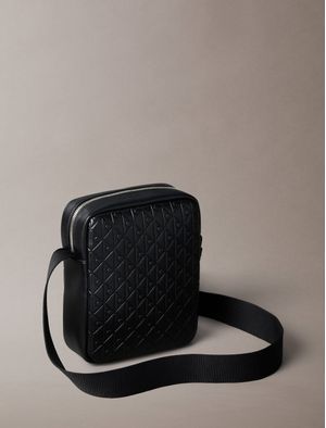 Bolso-Reporter-Calvin-Klein-Emblema-Hombre-Negro-4D3204G-UB1