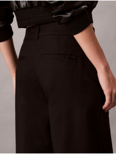 Pantalon-Chino-Calvin-Klein-con-Pliegue-Mujer-Negro-44D664G-001