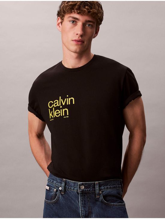 Playera-Grafica-Calvin-Klein-Circulo-Hombre-Negro-4RD810G-001