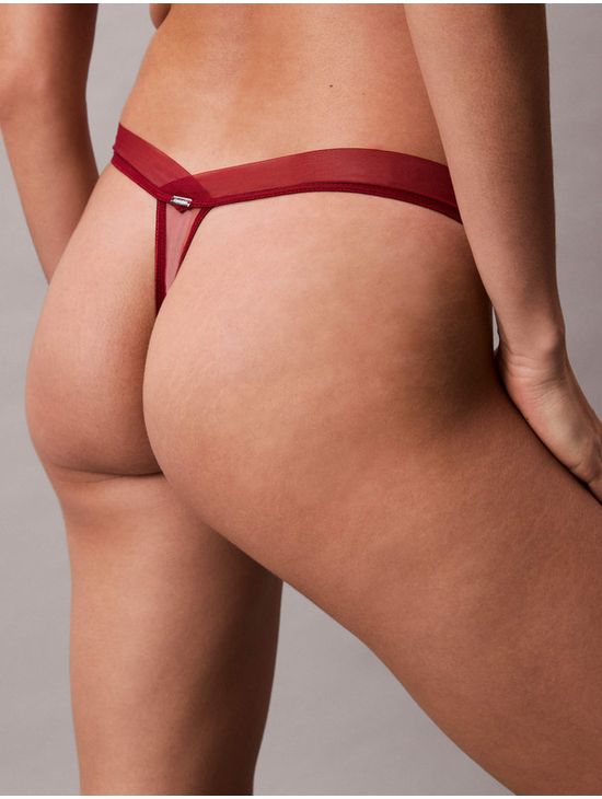 Tanga-Calvin-Klein-Floral-Lace-Mujer-Vino-QF8352-601