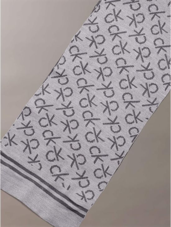 Bufanda-Calvin-Klein-Monograma-Hombre-Gris-CKMC523201-032