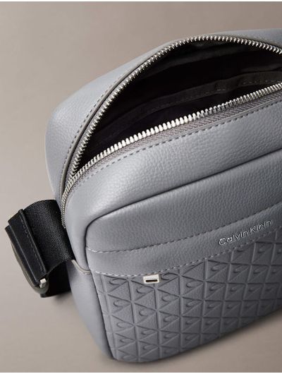 Bolso-Reporter-Calvin-Klein-Hombre-Gris-4D3208G-PA7
