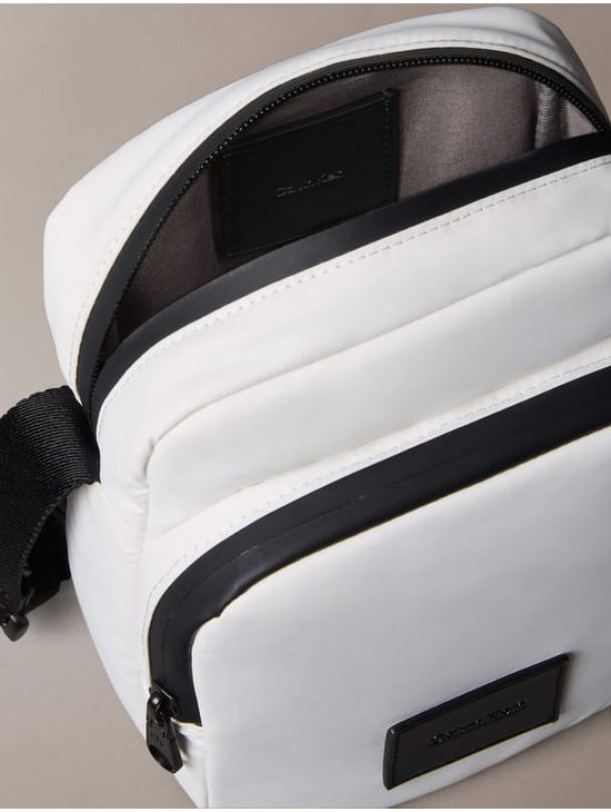 Bolso-Reporter-Calvin-Klein-Hombre-Blanco-4D3200G-YAF