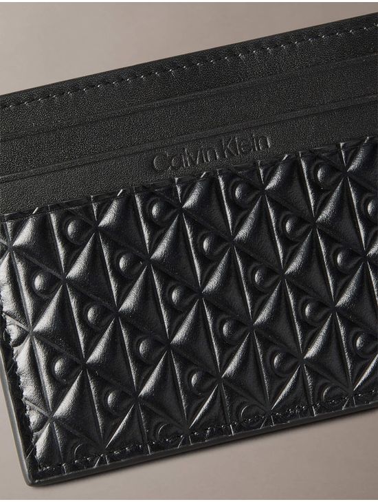 Tarjetero-Calvin-Klein-Embossed-Logotipo-Emblema-Hombre-Negro-4D1128G-UB1